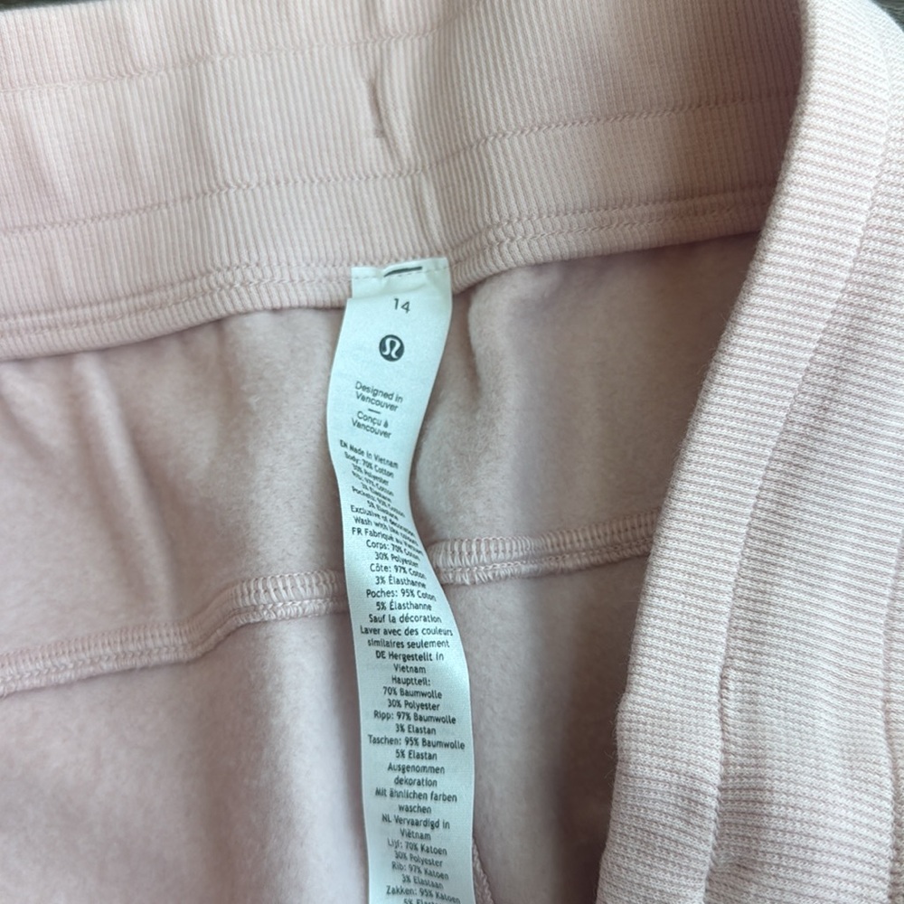 Lululemon Scuba High-Rise Jogger *Fleece 28"
Pink Mist size 14 NWT 💫 - Picture 6 of 8
